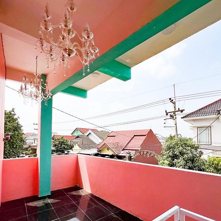 Reddoorz Near Sunrise Mall Mojokerto Kültér fotó