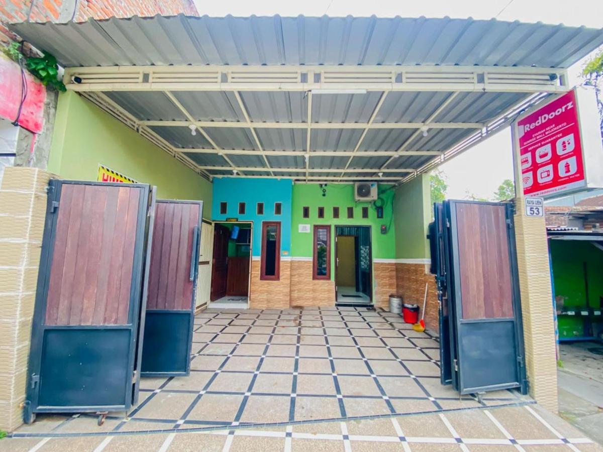 Reddoorz Near Sunrise Mall Mojokerto Kültér fotó