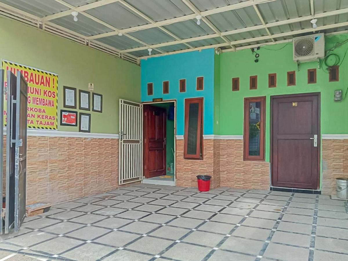Reddoorz Near Sunrise Mall Mojokerto Kültér fotó