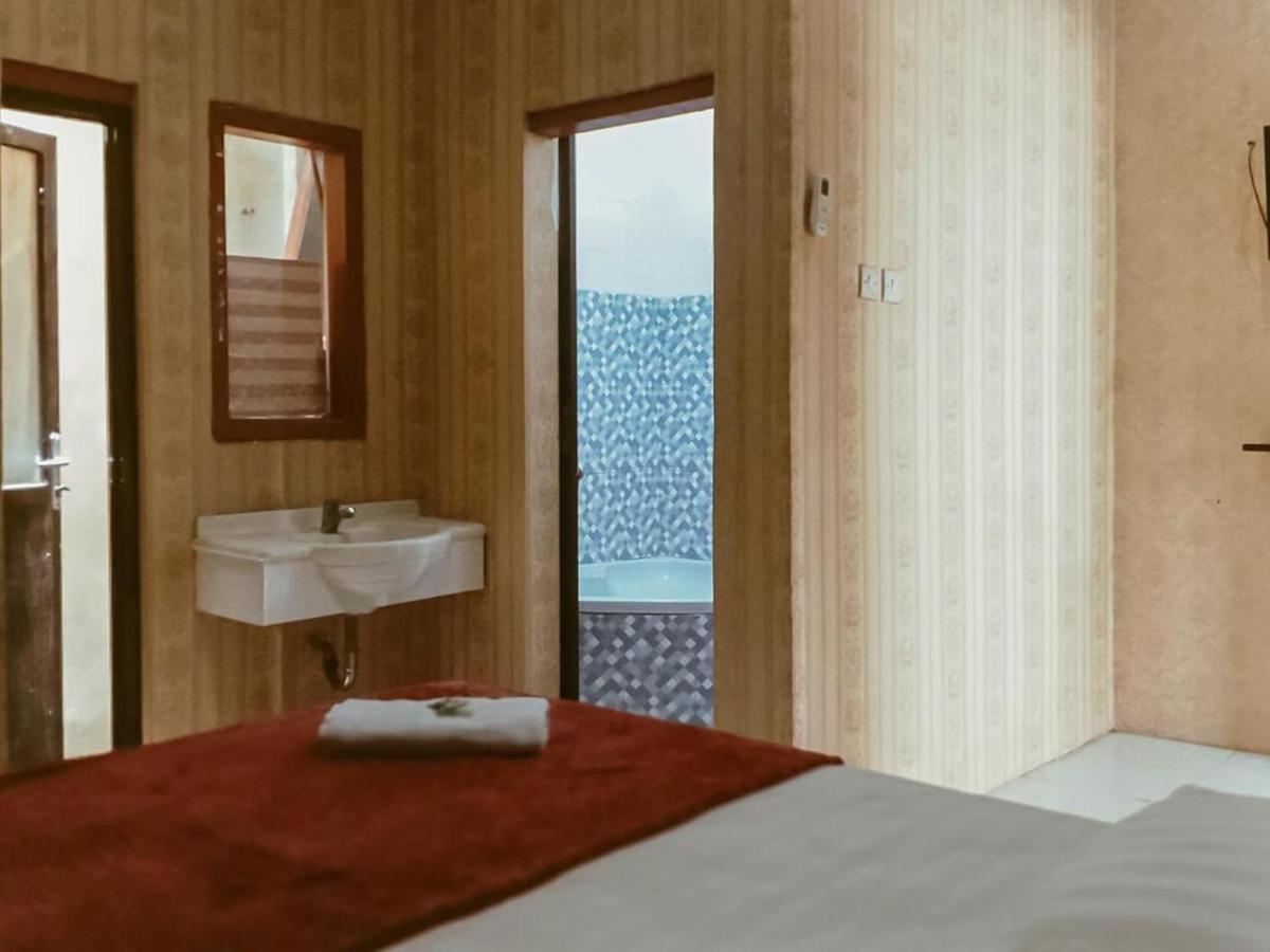 Reddoorz Near Sunrise Mall Mojokerto Kültér fotó