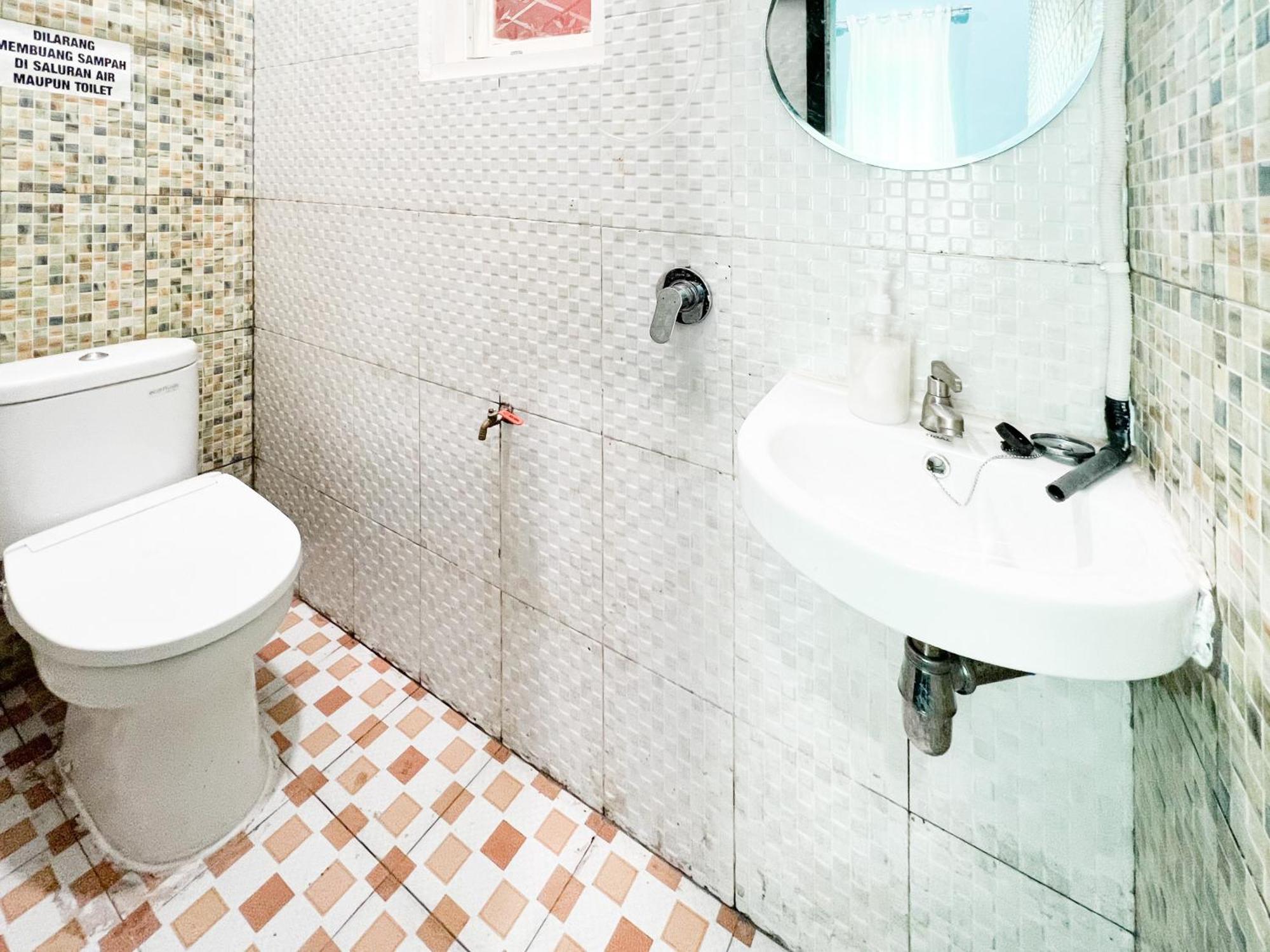 Reddoorz Near Sunrise Mall Mojokerto Kültér fotó