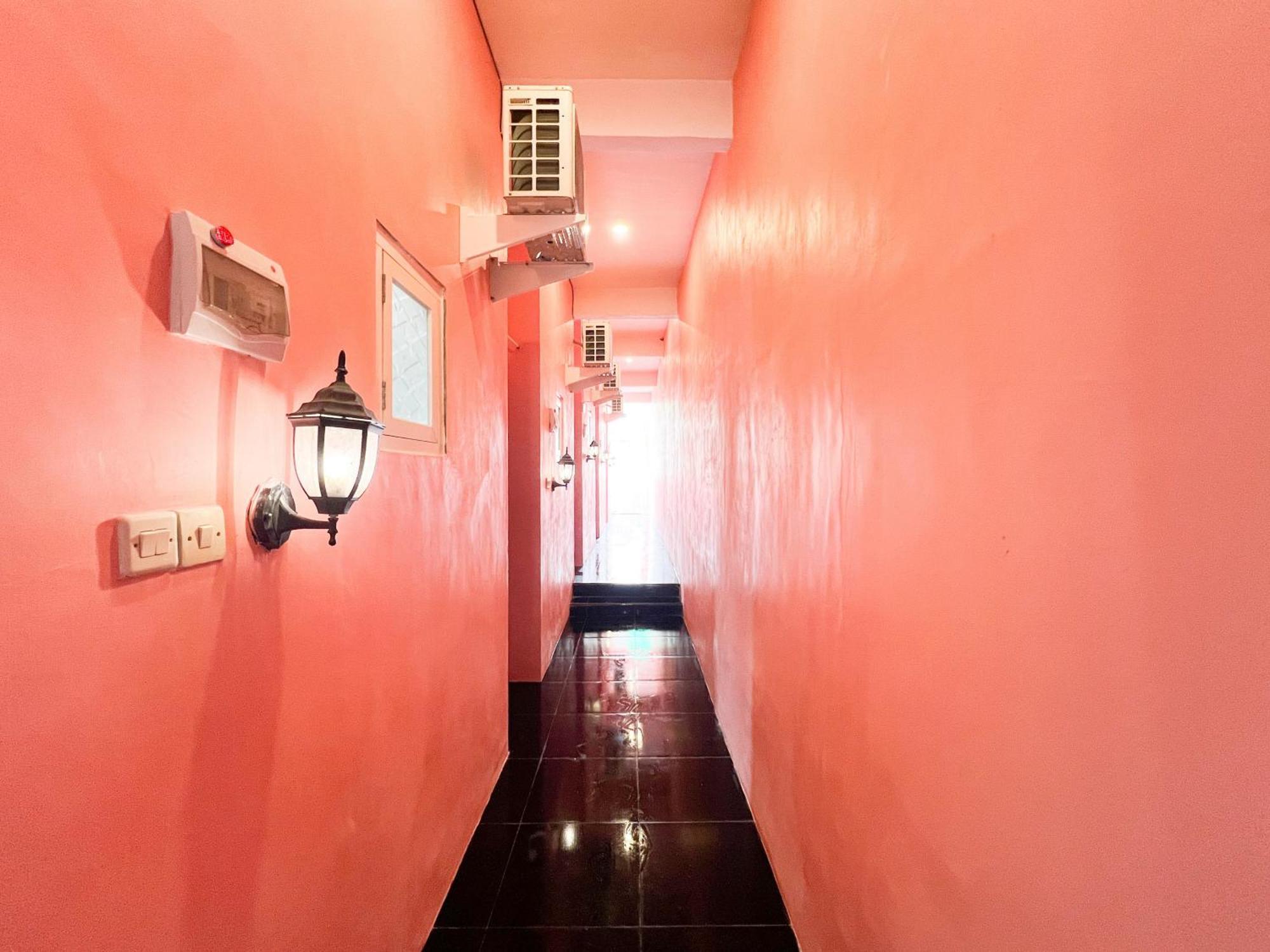 Reddoorz Near Sunrise Mall Mojokerto Kültér fotó