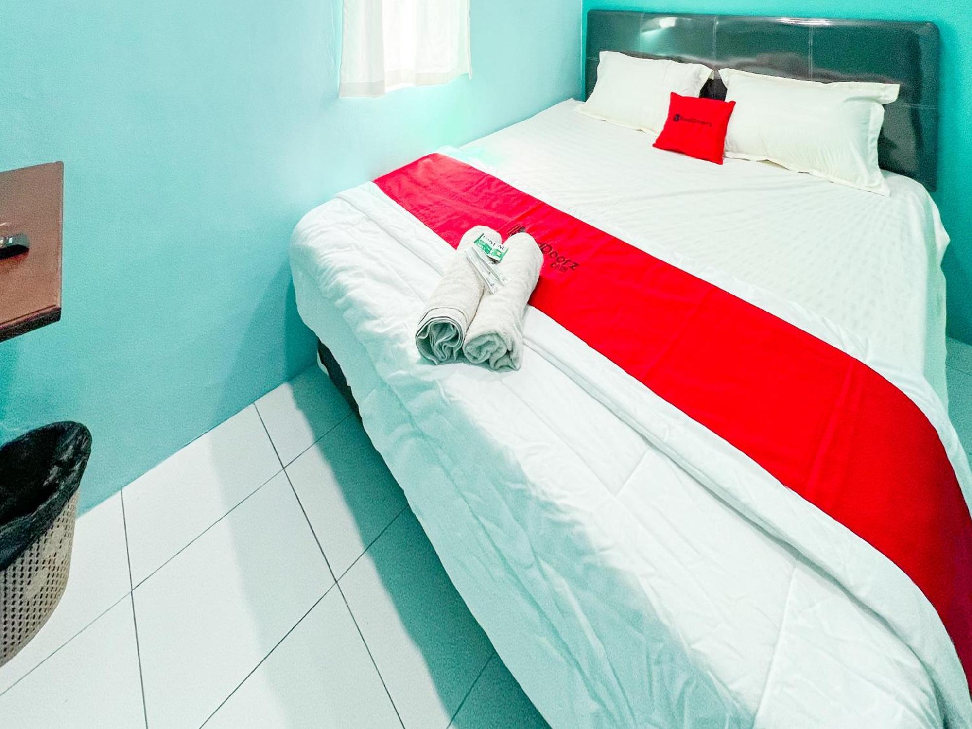 Reddoorz Near Sunrise Mall Mojokerto Kültér fotó