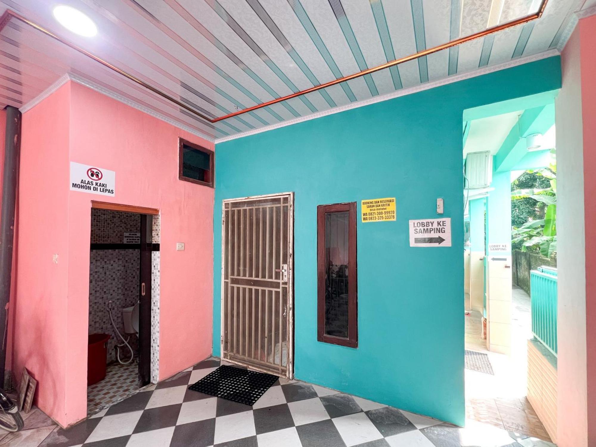 Reddoorz Near Sunrise Mall Mojokerto Kültér fotó