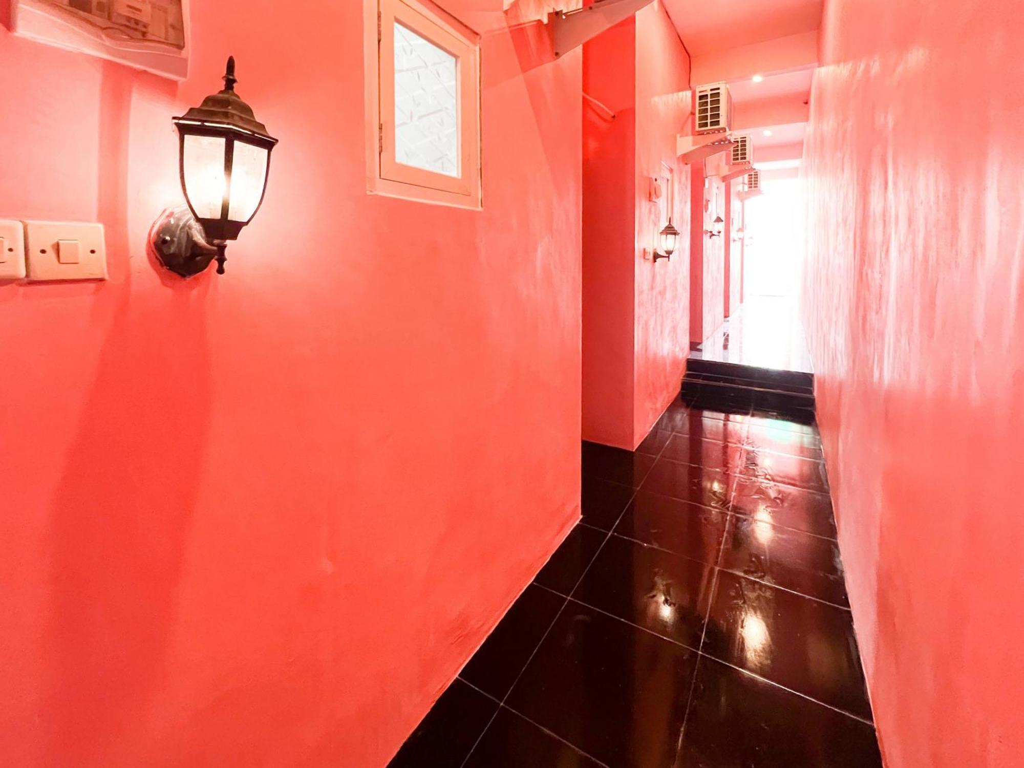 Reddoorz Near Sunrise Mall Mojokerto Kültér fotó