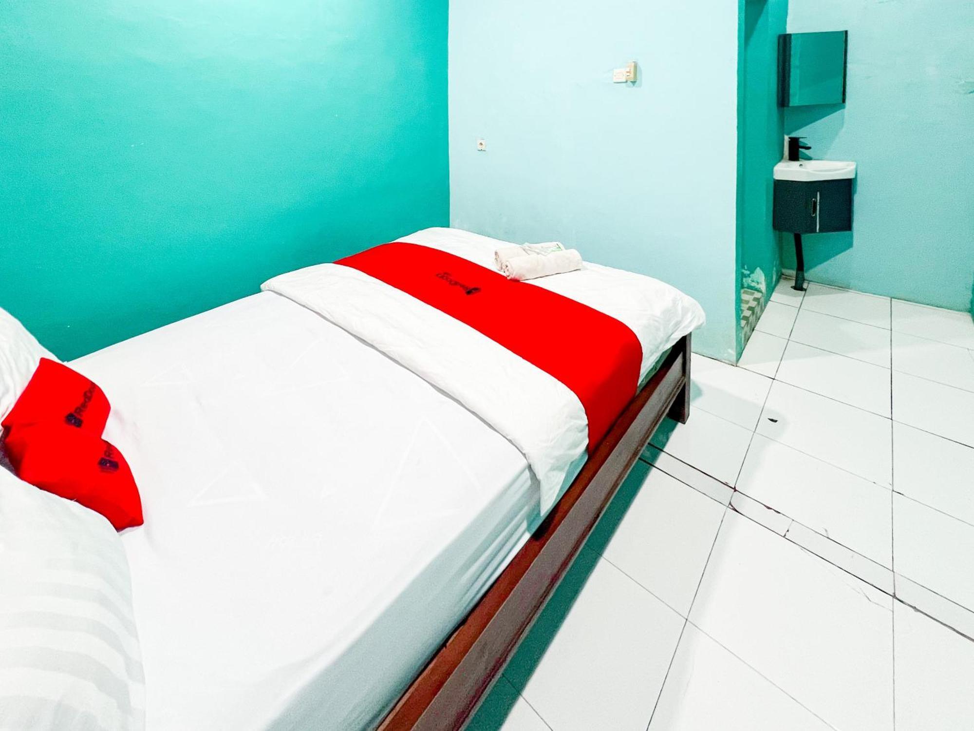Reddoorz Near Sunrise Mall Mojokerto Kültér fotó