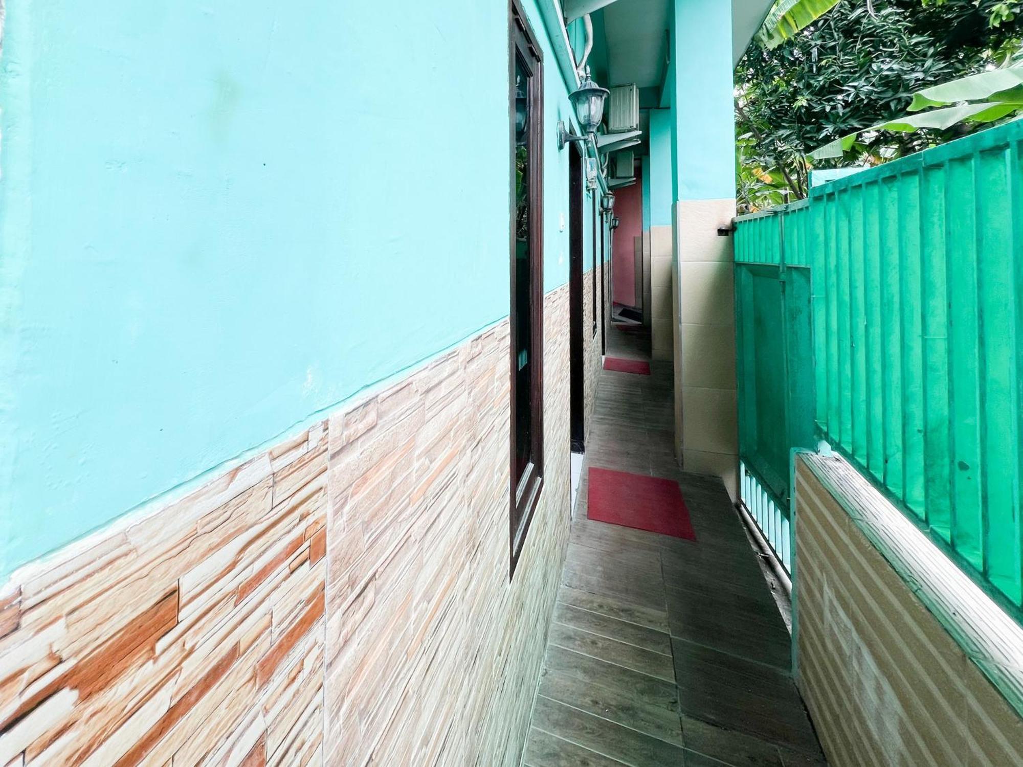 Reddoorz Near Sunrise Mall Mojokerto Kültér fotó