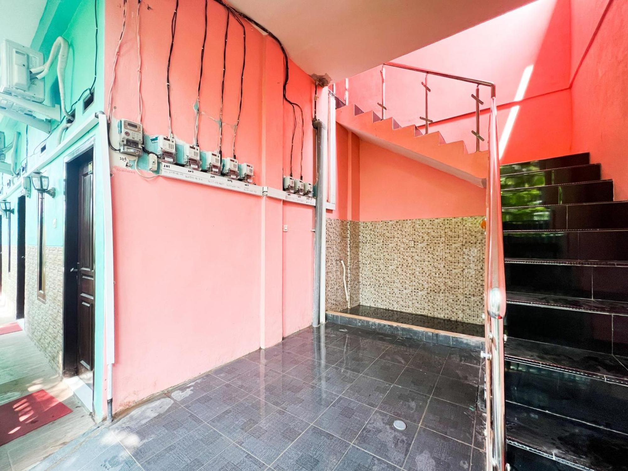 Reddoorz Near Sunrise Mall Mojokerto Kültér fotó
