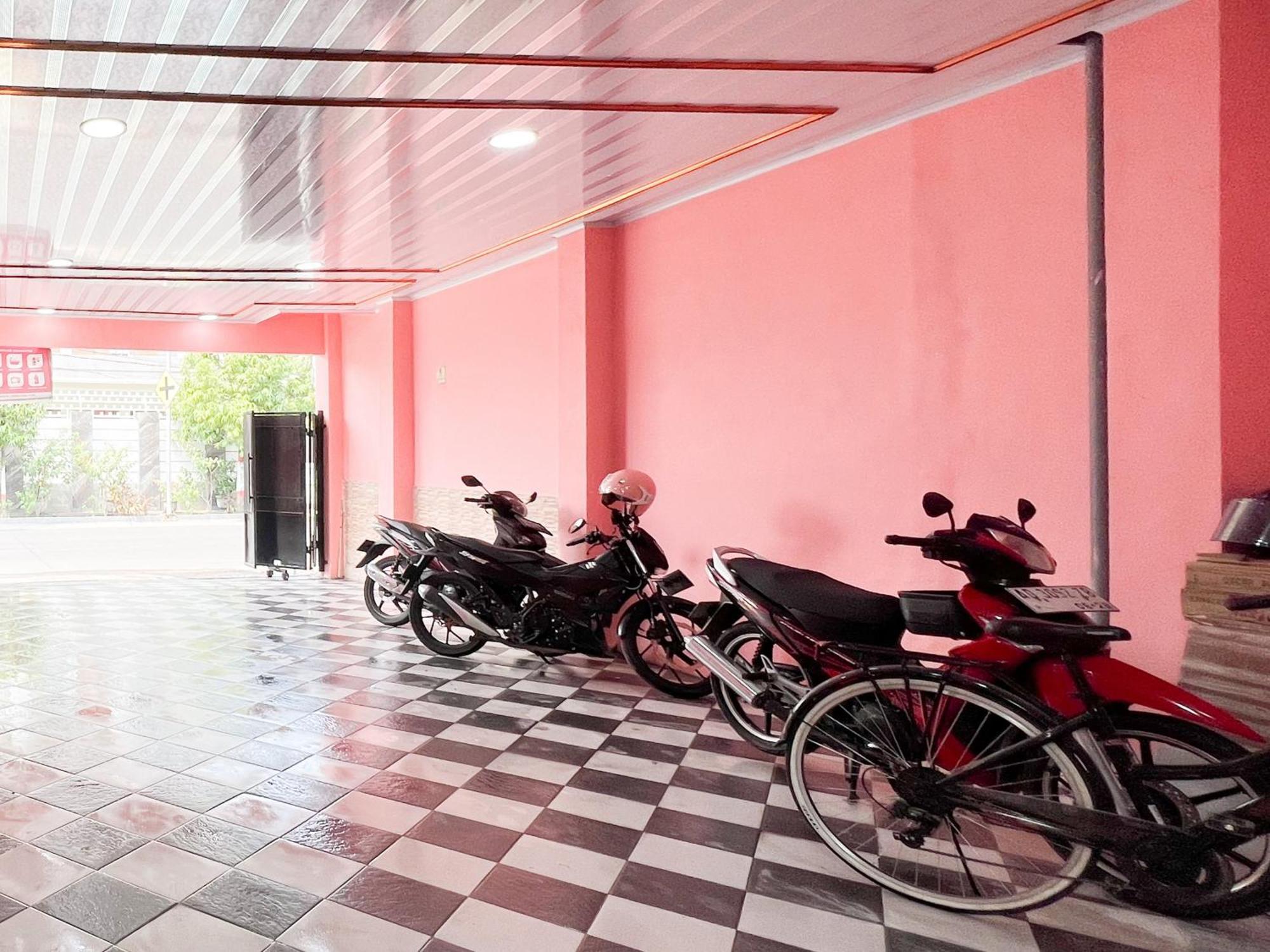 Reddoorz Near Sunrise Mall Mojokerto Kültér fotó