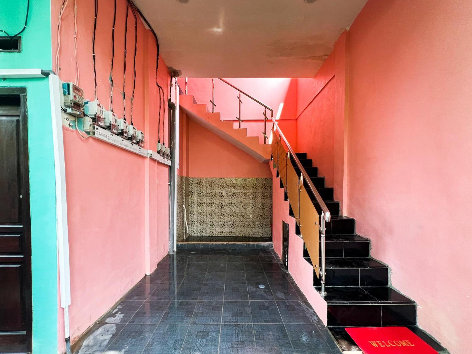 Reddoorz Near Sunrise Mall Mojokerto Kültér fotó